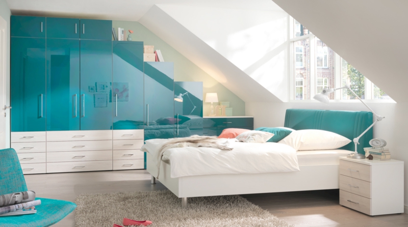 Schlafzimmer dachschräge feng shui: fensterbank dekoration 57 ...