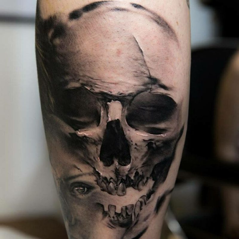 Totenkopf Tattoo Hand Frau