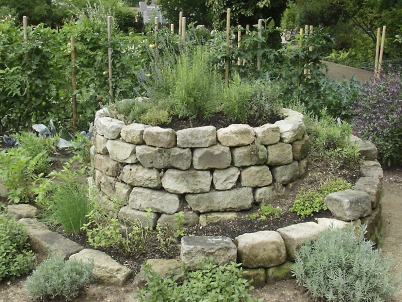 Kräuterschnecke bauen Ideen und praktische Tipps