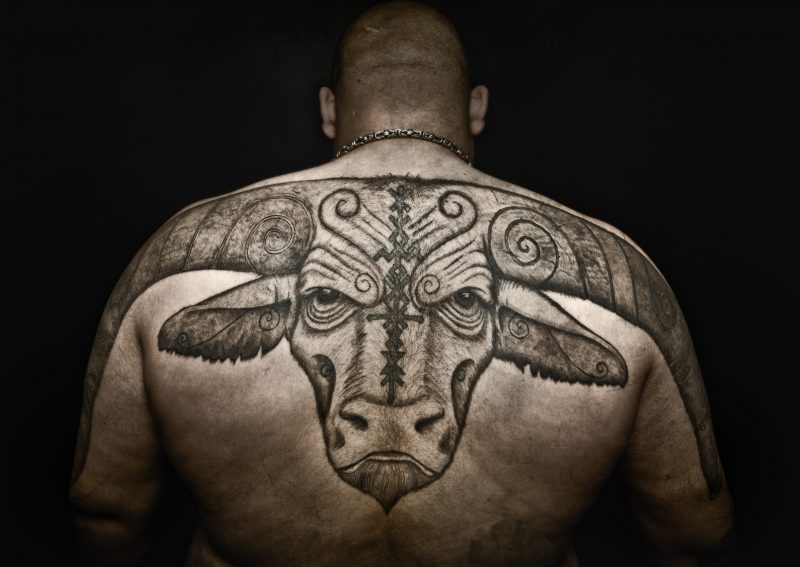 tattoo schriftzug mit verzierung