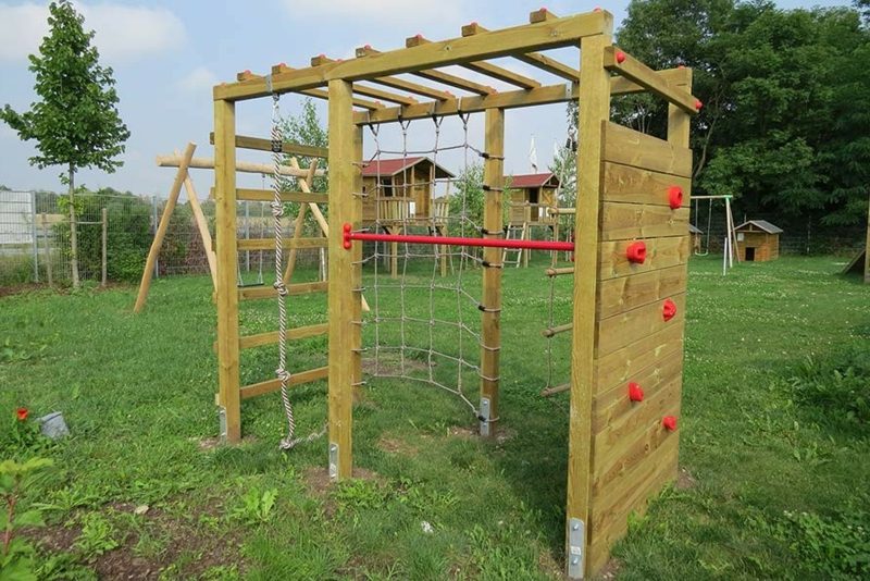 Klettergerüst im Garten eine fantastische Spielecke für