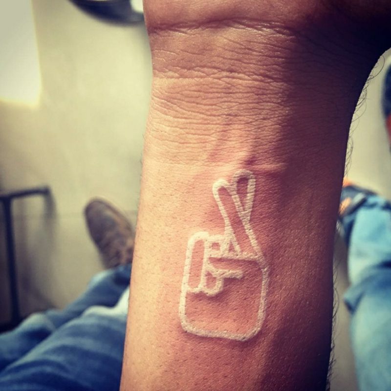 Weiβes Tattoo als neuer Trend in der Körperkunst Vor und Nachteile