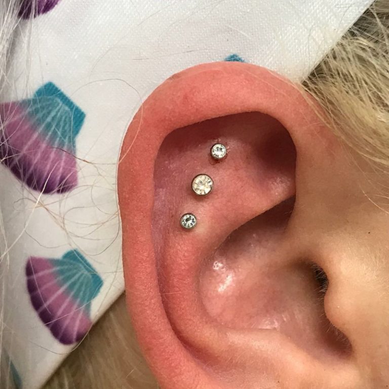 Flat Piercing Alles Ber Den Neuen Ohr Piercing Trend Zenideen