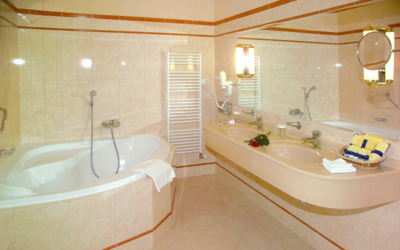schoene-Elegant-Bathroom-Interiors-baddesign-7-baddesign
