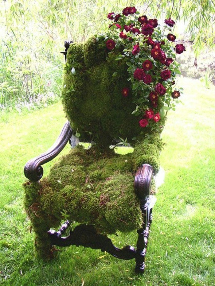Stuhl als Gartendeko
