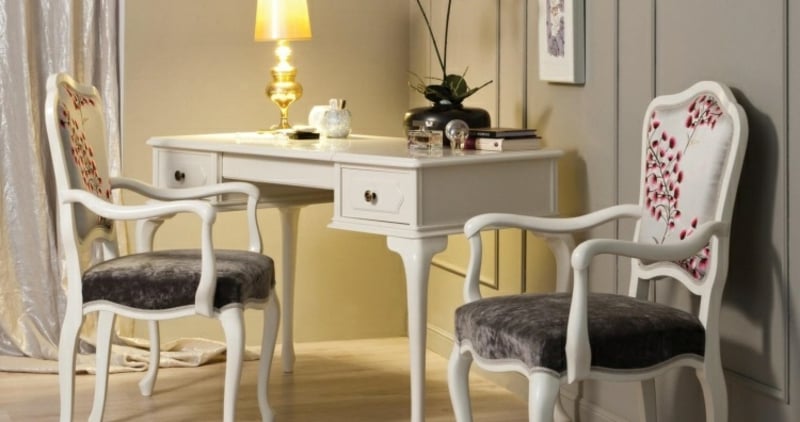 Barock Möbel zwei Stühle und Kaffeetisch im Weiss