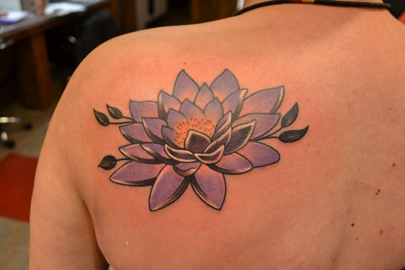 Tattoos Blumen und ihr Symbolik Rücken 