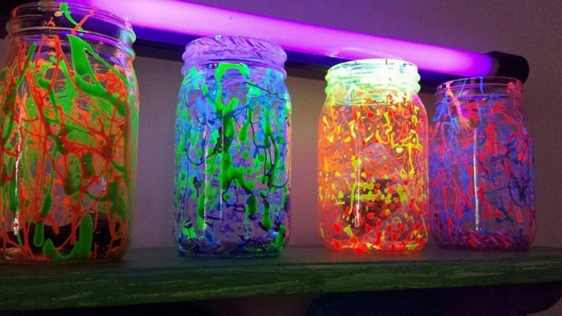 Glasbehälter fluoreszierende Farben