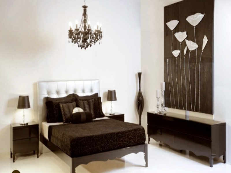 klein luxus schlafzimmer in weiß und braun