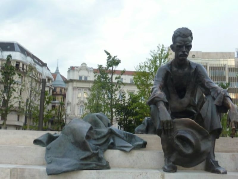 berühmte-kunstwerke-“Trauriger Mann” – Budapest, Ungarn