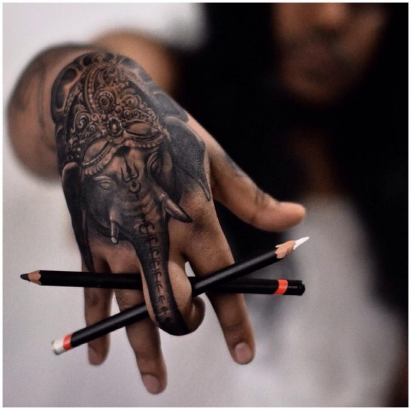 Elefant Tattoo ganz Hand