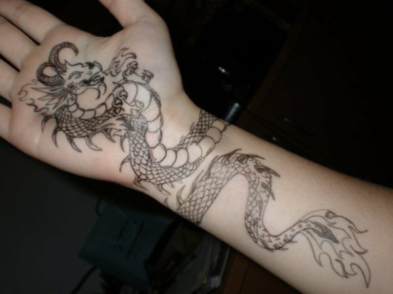 tattoo-drache-1-Dragon_Tattoo_by_Saera_Song