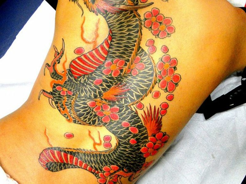 tattoo-drache-30-Dragon_Tattoo_by-Massashi-Ultratattoo