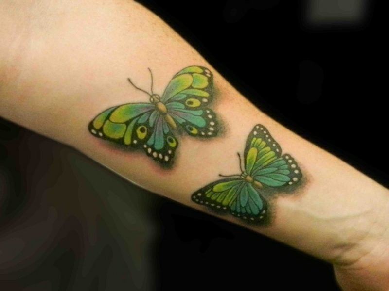 zwei Schmetterlinge Tattoo Unterarm
