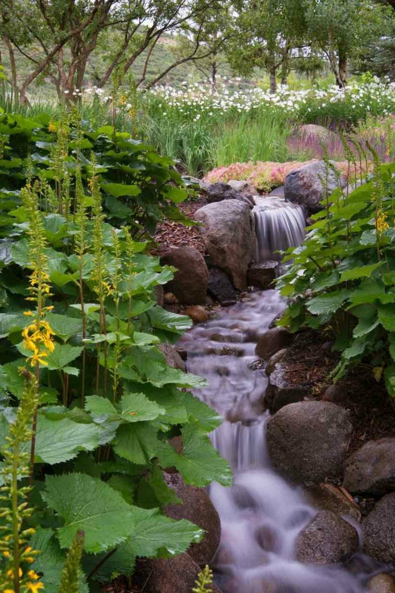 Bachlauf selber anlegen Gartengestaltung Landschaftsbau