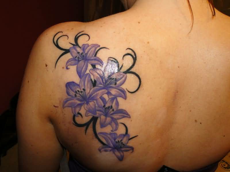 Lilien Tattoo 25 eindrucksvolle und inspirierende Ideen für Frauen