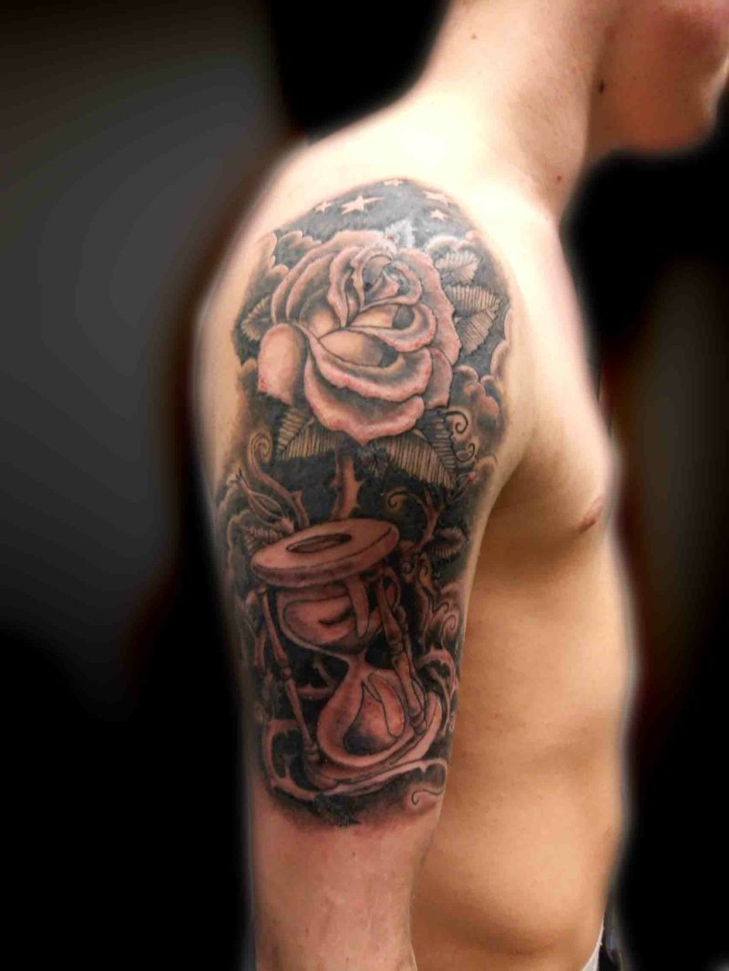 Sanduhr Tattoo rose