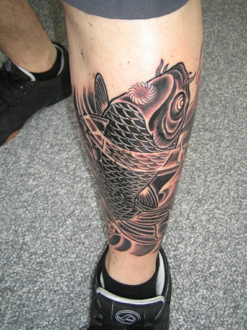 fisch tattoo black koi 