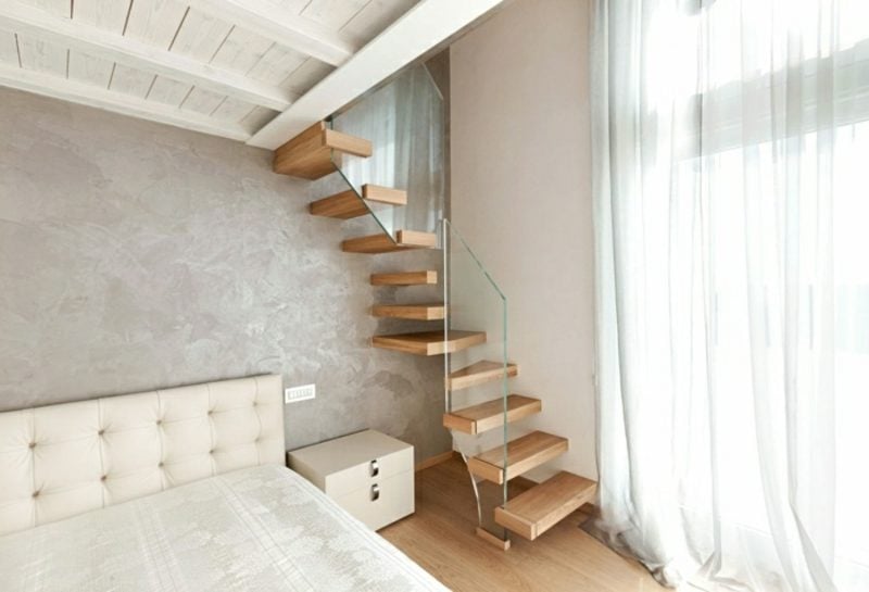 originelle freitragende Treppe Schlafzimmer