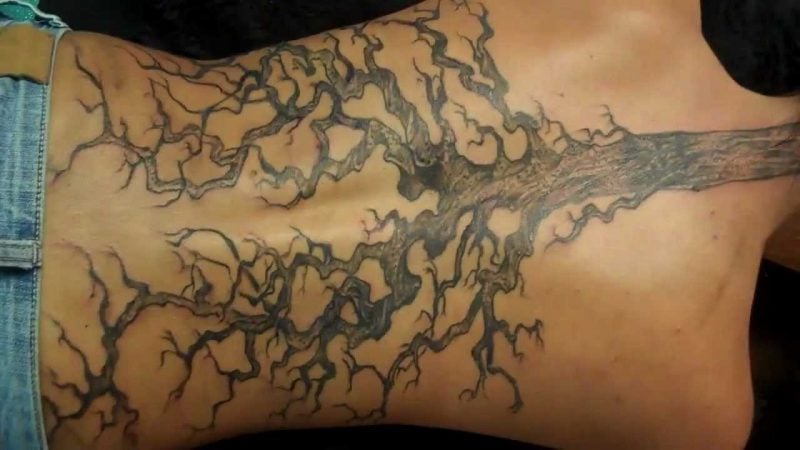 Lebensbaum Tattoo Rücken 