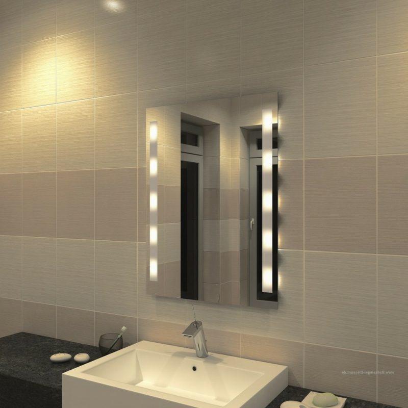 Badspiegel mit integrierter Beleuchtung