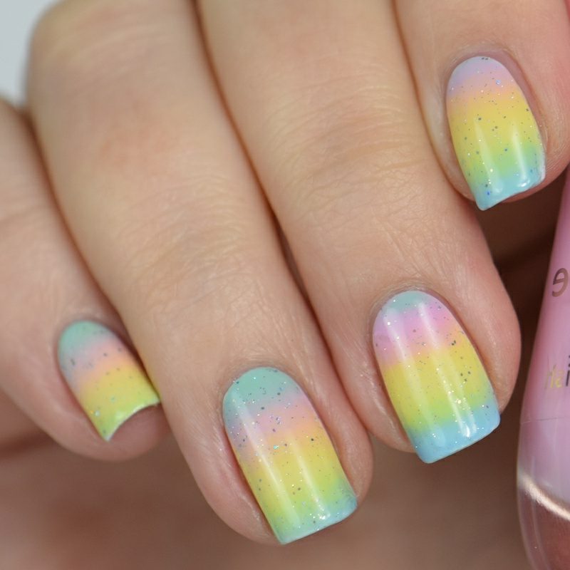 Fingernägel mit Ombre Effekt Regenbogen