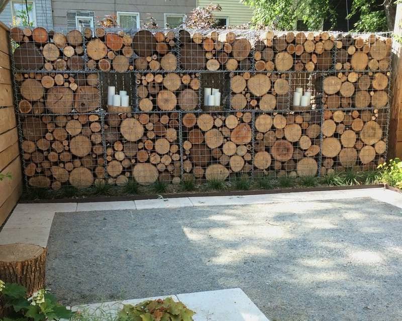 originelle Gabionenwand Holz