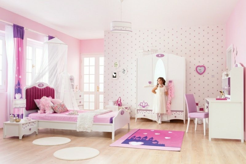Mädchenzimmer mit mitwachsendem Kinderbett