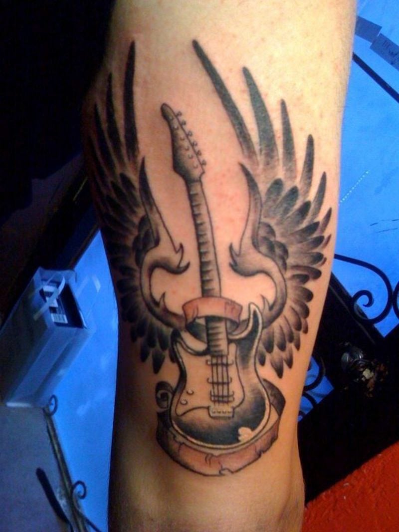 notenschlussel tattoo guitar with wings