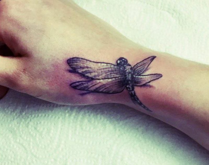 Libelle Tattoo Hand