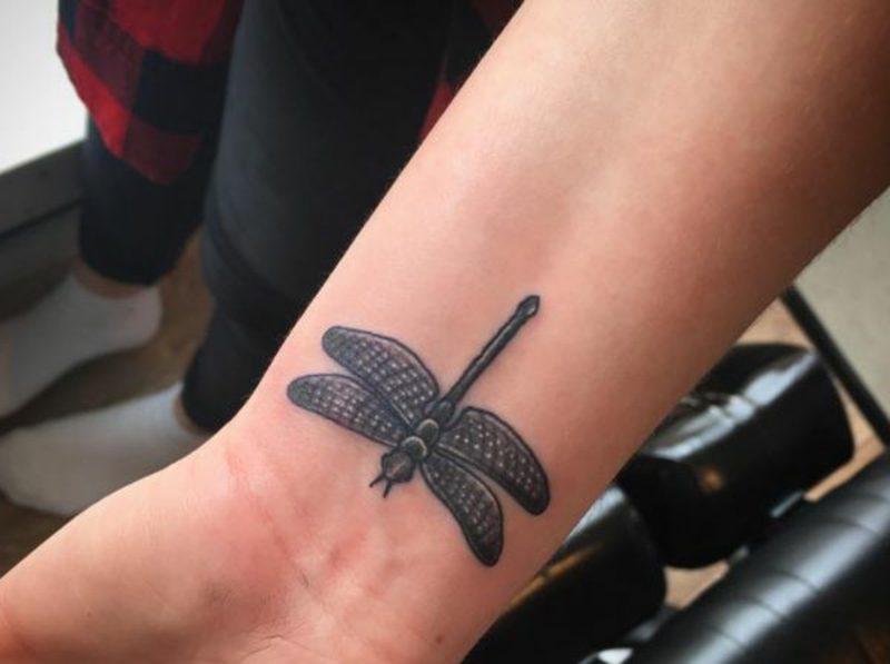 Libelle Tattoo Handgelenk