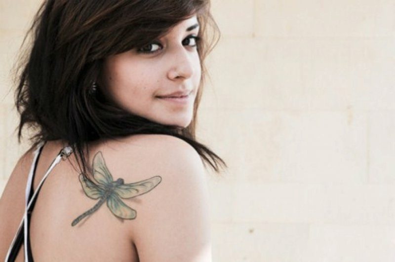 Libelle Tattoo am Schulter Ideen und Inspirationen