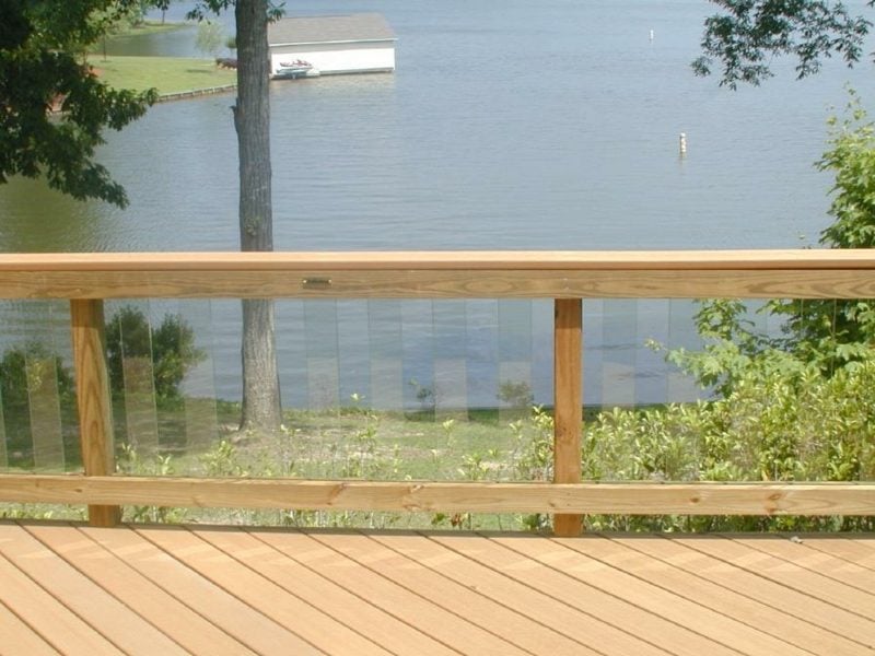 terrassengelander glass railing on lake