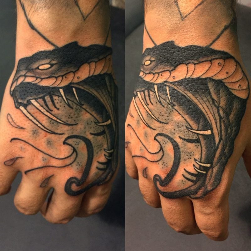 Schlangen Tattoo auf der Hände 