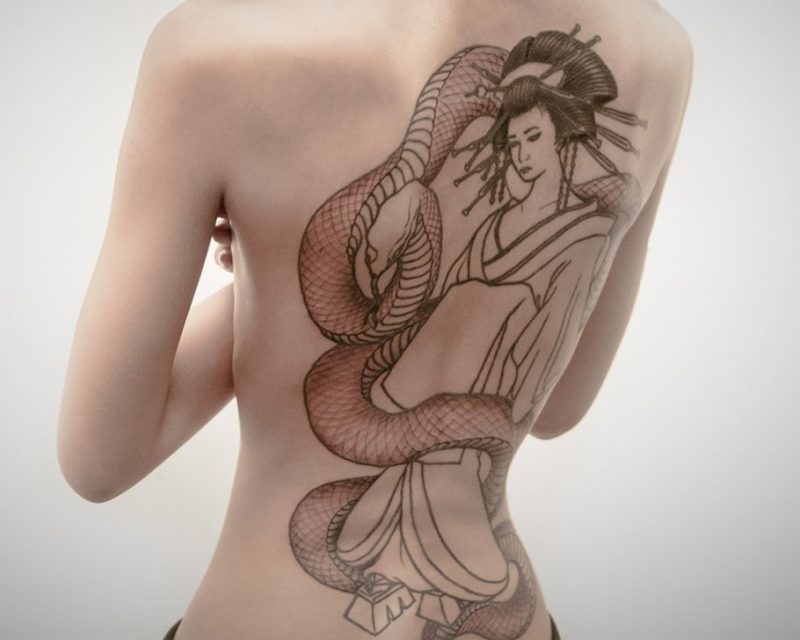 Japanisches Schlangen Tattoo auf dem Rücken 