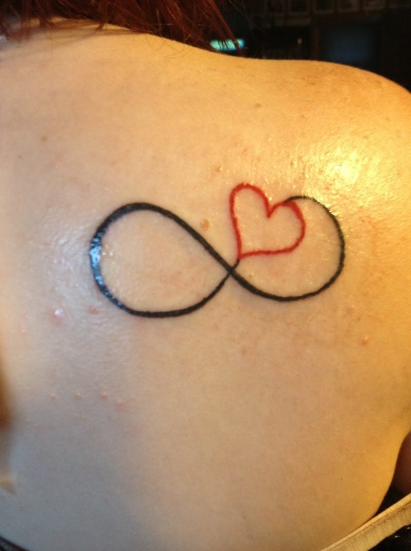 unendlich zeichen tattoo red heart
