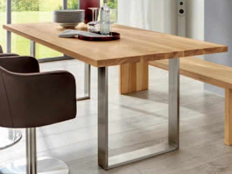 moderner Holztisch mit Metallgestell industrieller Look