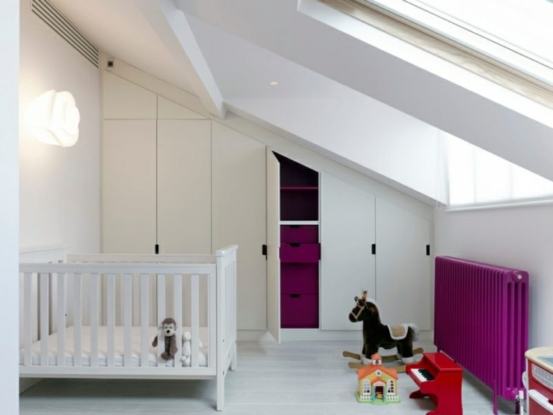 begehbarer Kleideschrank unter Dachschräge originelle weisse Fronten Kinderzimmer