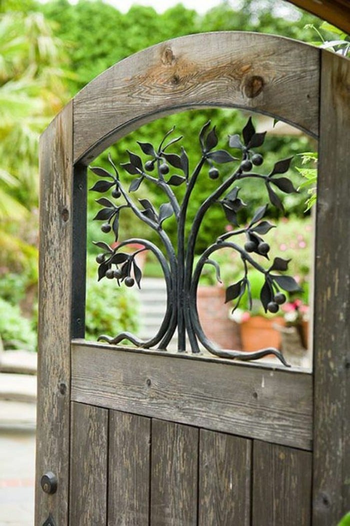 Gartentor selber bauen : Kombinieren Sie Metall Ornamente und Holz