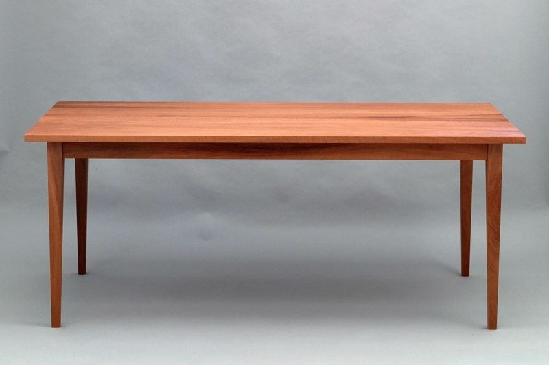 Holztisch klassischer Look rechteckig