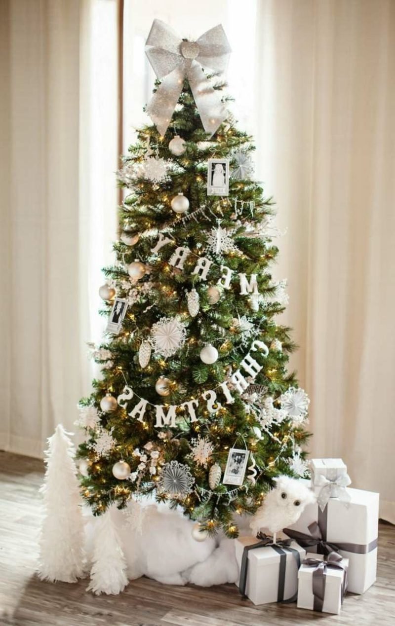 Weihnachtsbaum aus Kunststoff kaufen origineller Schmuck weiss