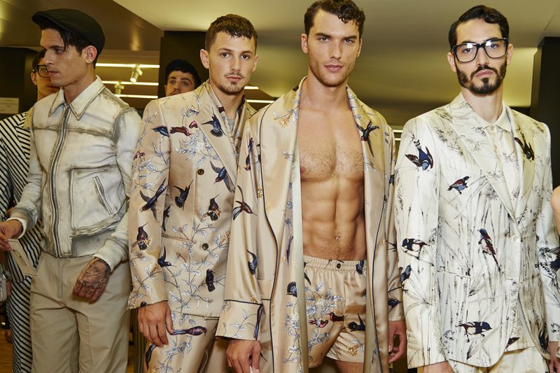Männerfrisur 2015 die auf Fashion Week angezeigt wird, bleibt lange ein Trend