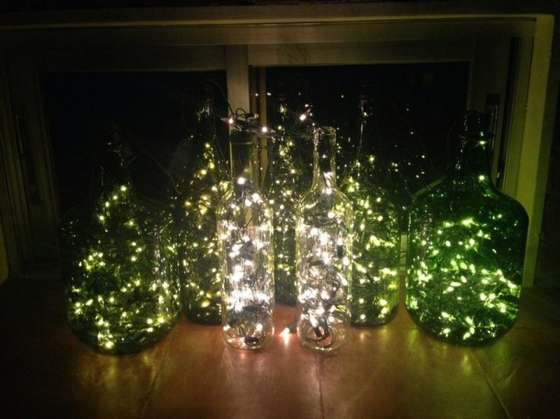 Dekoideen zu Weihnachten Glasflaschen Lichterketten