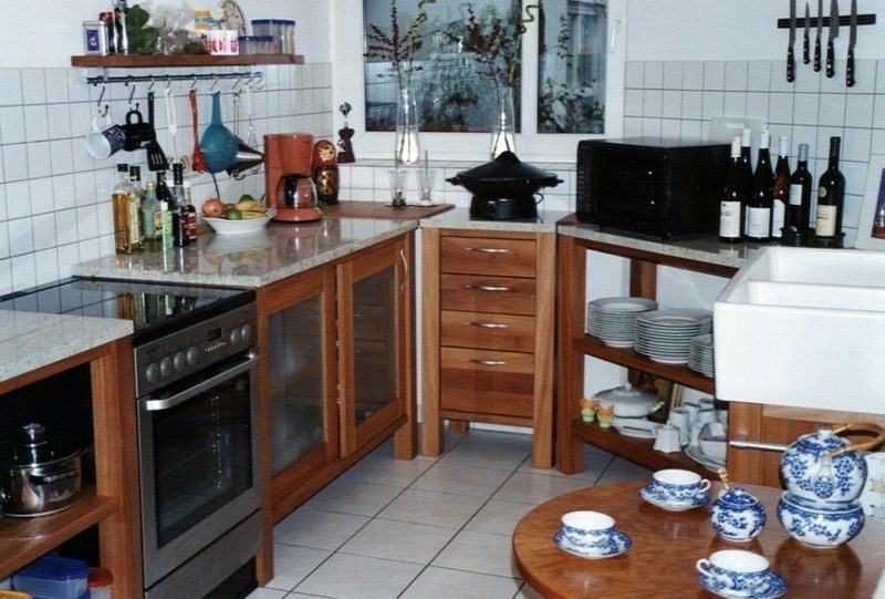 kleine modulare Küche aus Holz