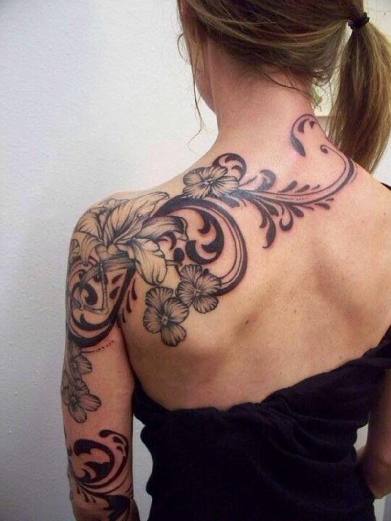 Tattoo Blumenranke Arm