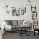 skandinavische Möbel Wohnzimmer origineller Teppich graues Polstersofa interessante Fotos und Bilder an der Wand