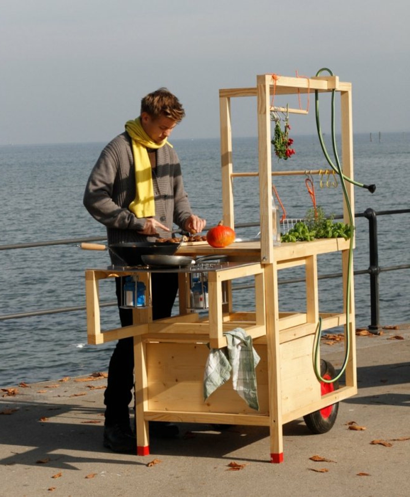 mobile Küche am Strand kochen