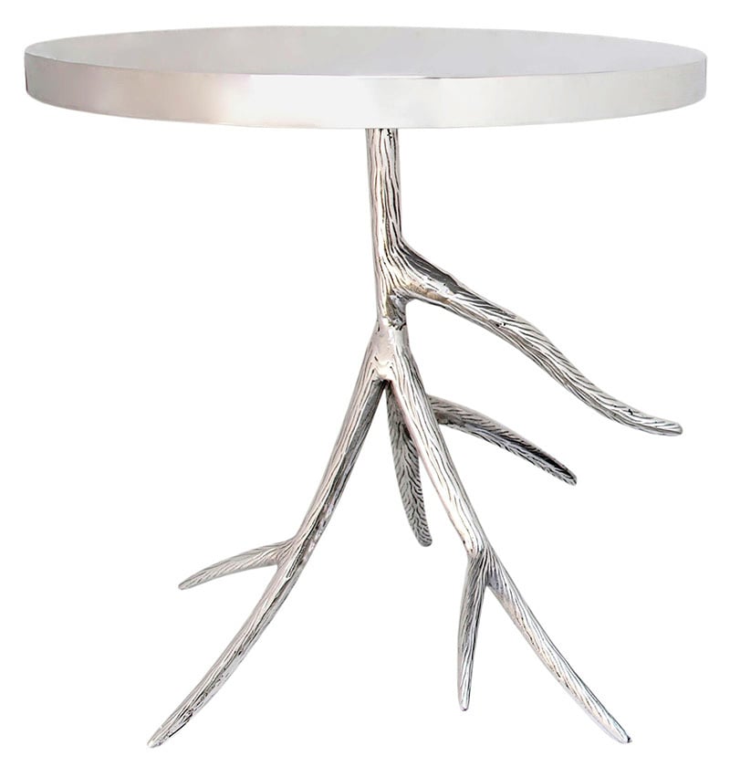 Silbertisch in modernem Design.
