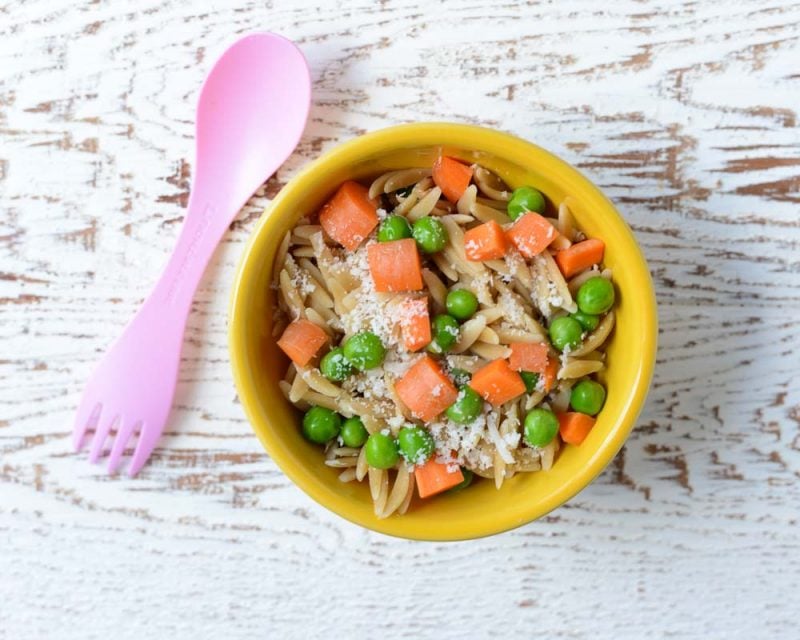 5-healthy-pasta-salads Erbsen, Karotten und Orzo Nudelsalat für Kinder