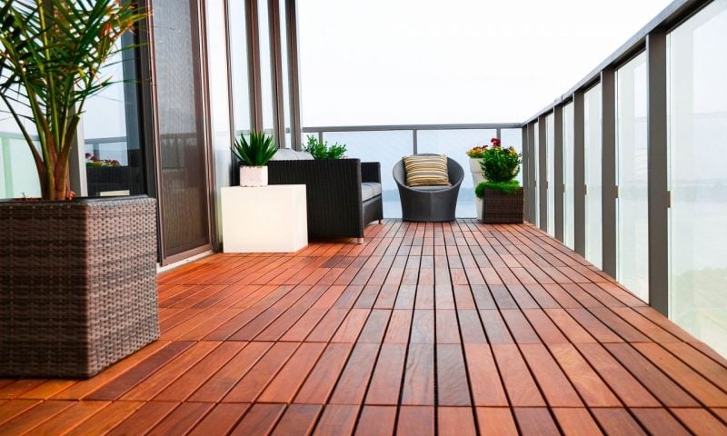 Balkonbelag aus Holz für Fußwärme